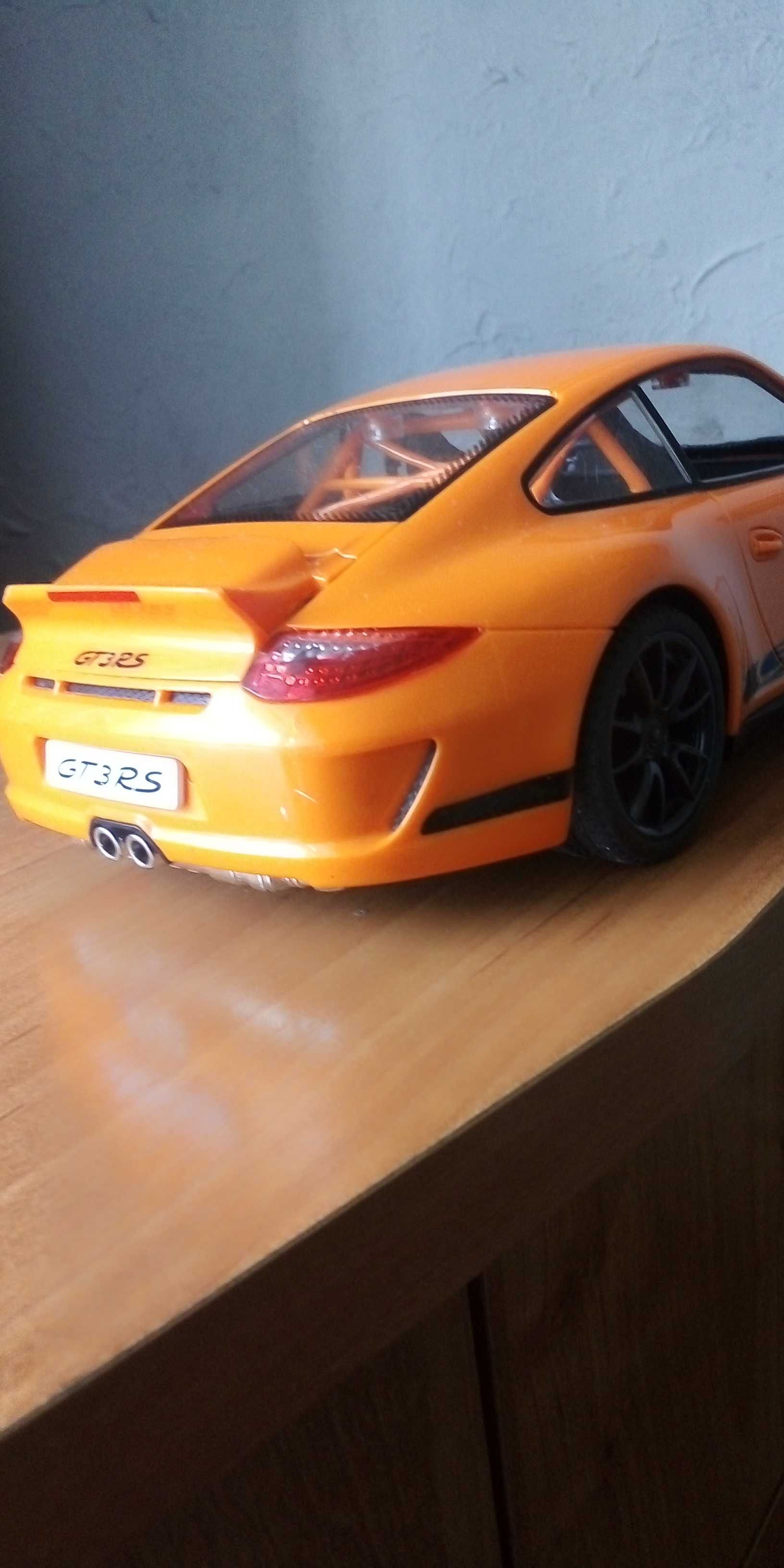 Samochód Porsche GT3 RS na Pilota