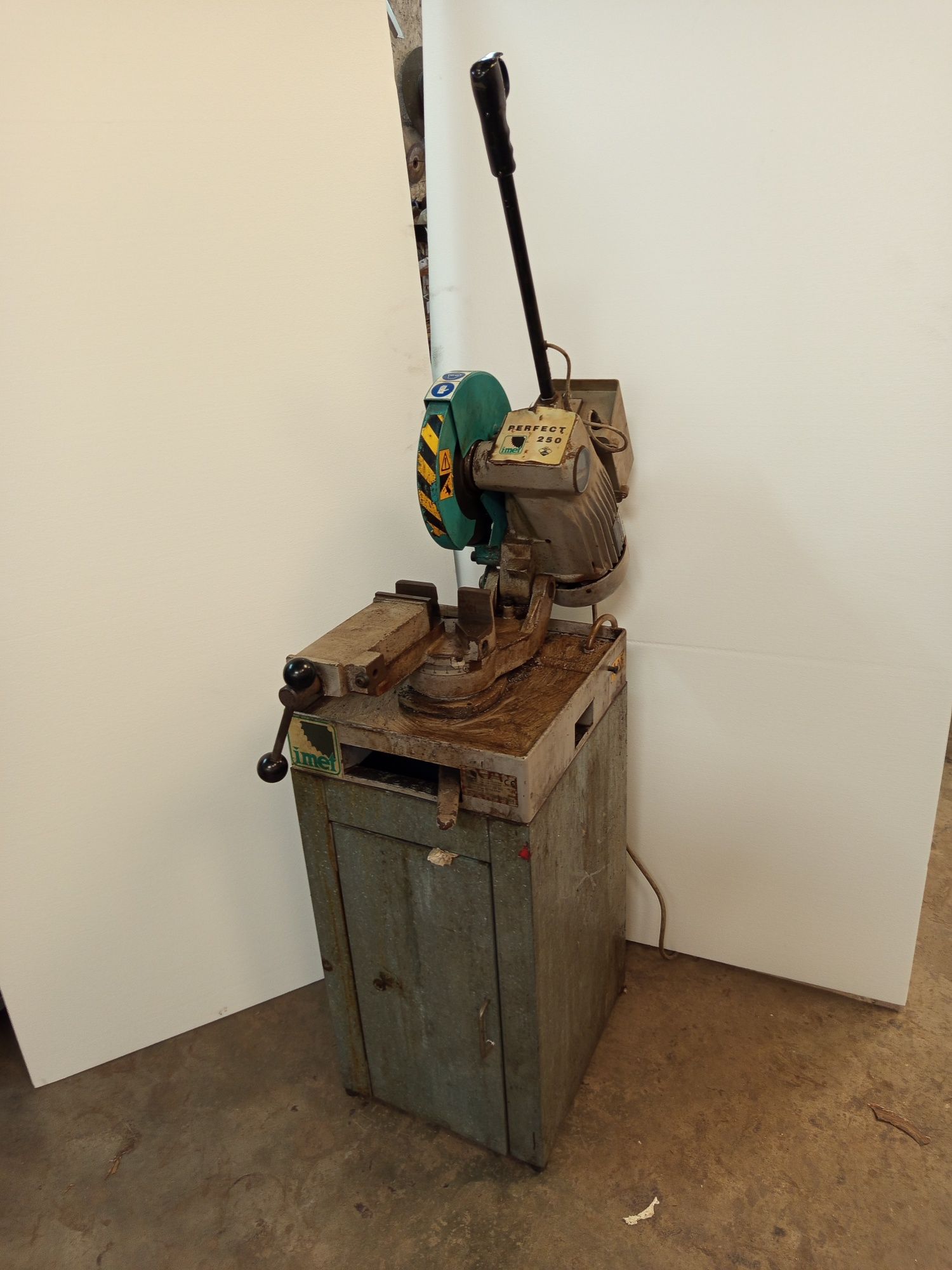 Maquina corte c/ disco 2 velocidades