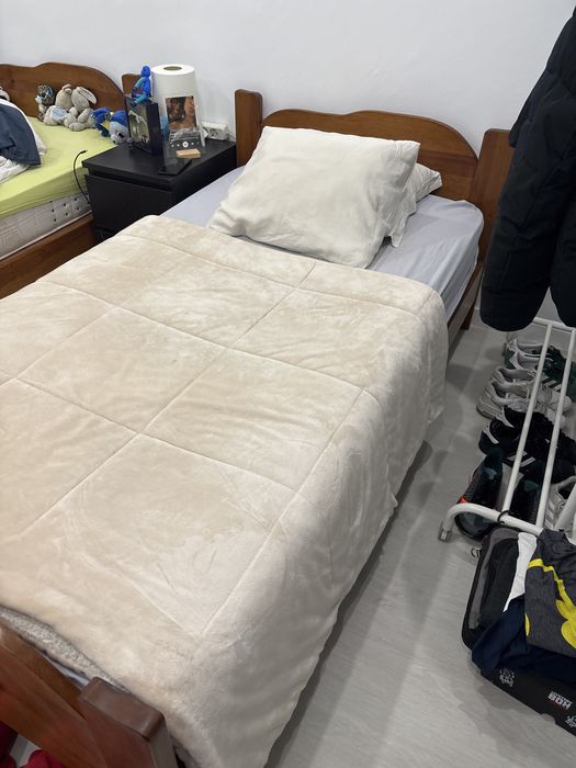 2 camas iguais madeira maciça