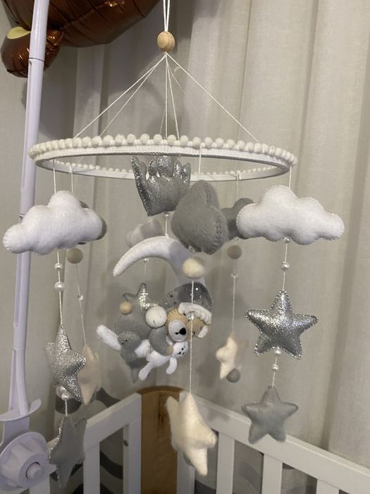 Мобіль з фетру для ліжечка