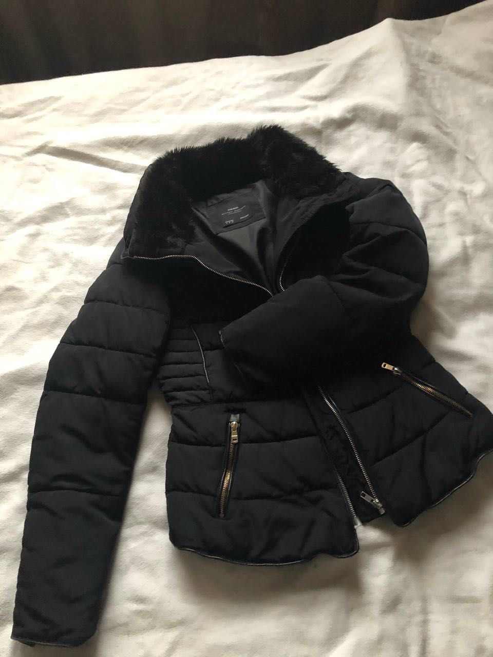 Тепленька жіноча курточка від Zara