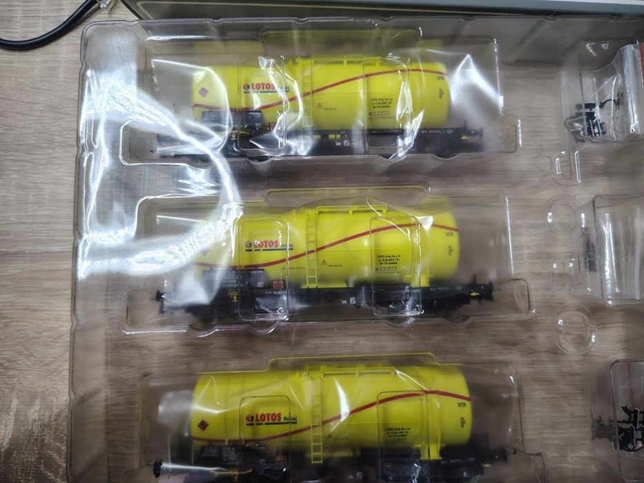 Wagony towarowe cysterny 406rb Lotos h0 zestaw Robo 106510   PKP
