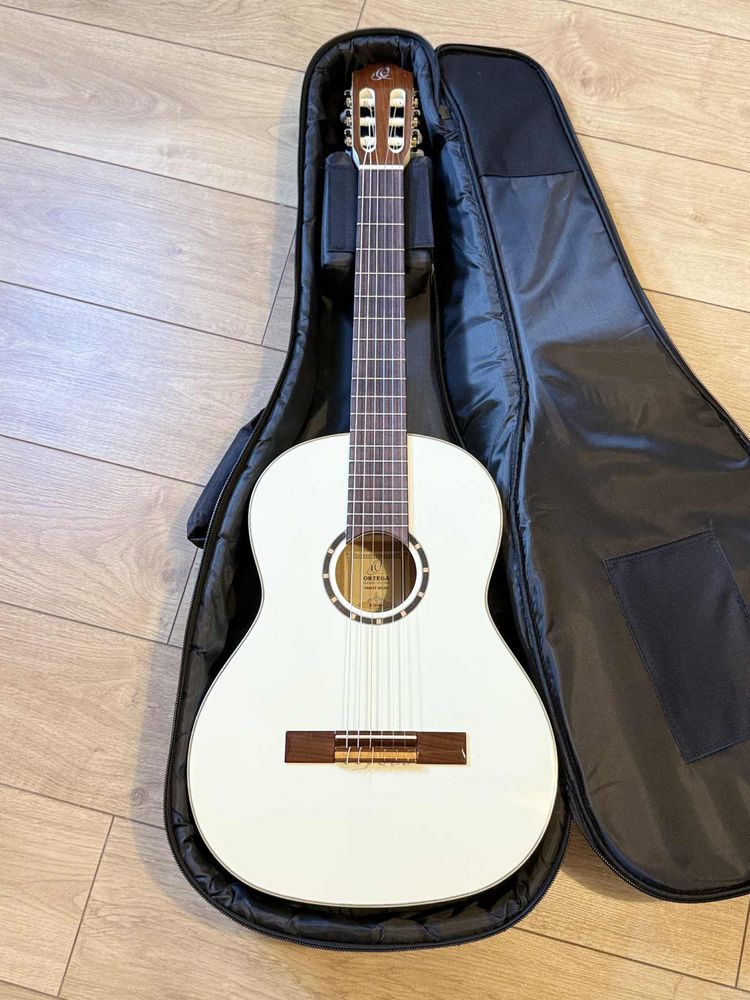 Gitara Ortega Guitars