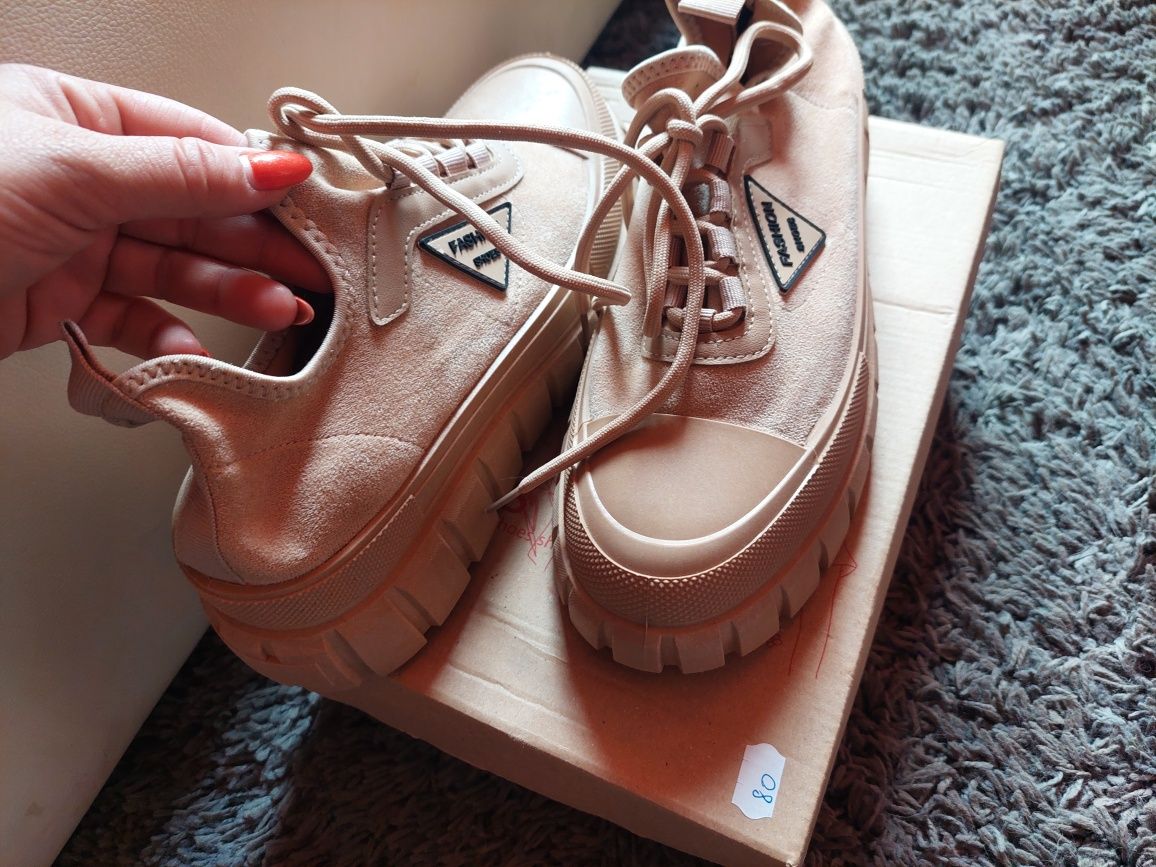 Sneakersy beżowe 39