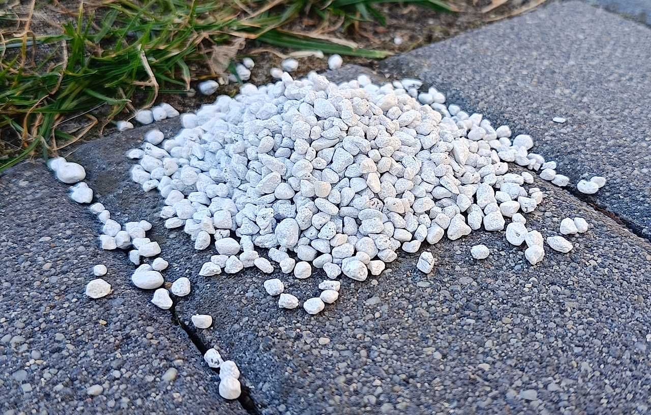 BIAŁY żwirek kwarcowy ceramiczny do akwarium 2-4mm 1kg AQUAdream