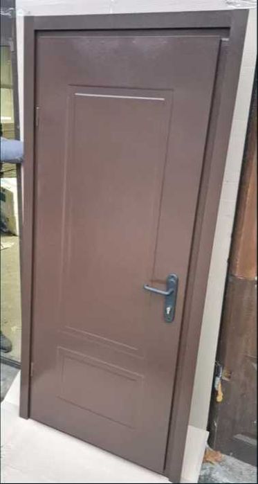 Двері вхідні технічні металеві тамбурні з ДСП накладками