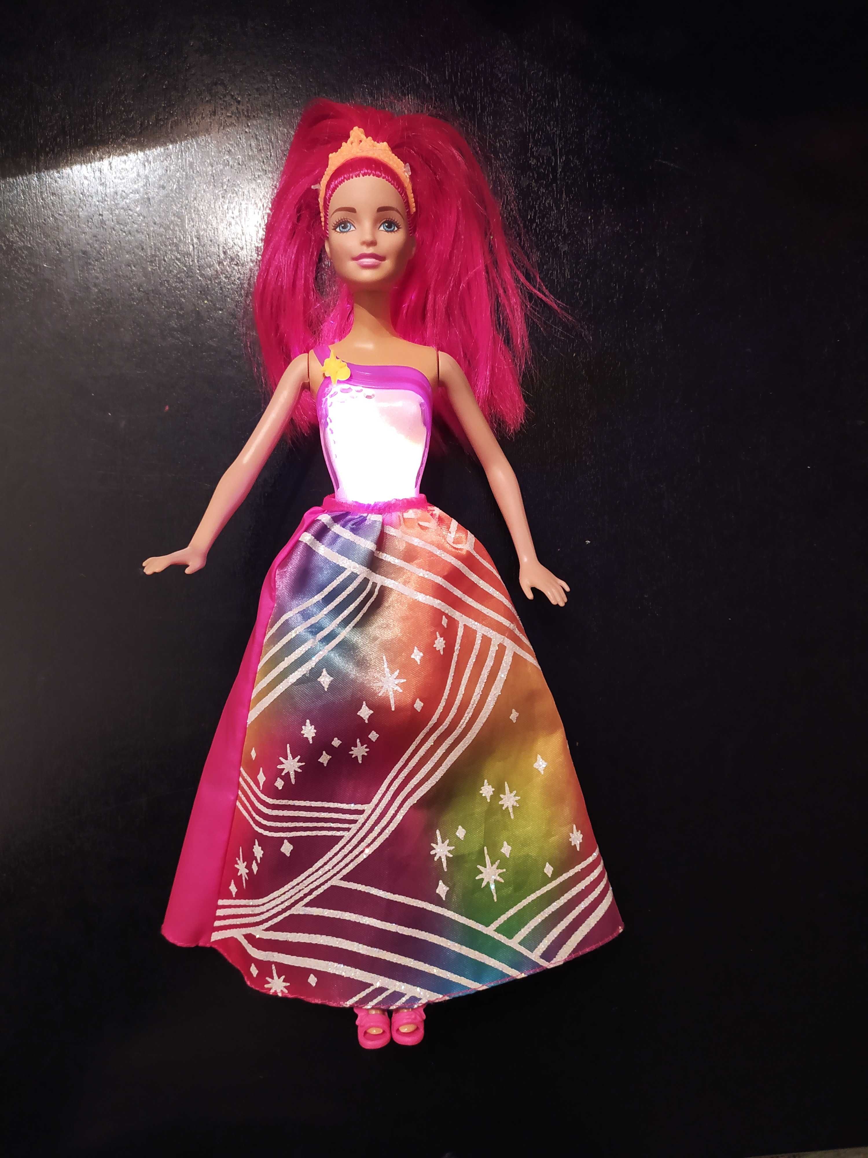 Lalka Barbie Tęczowa Księżniczka ze światełkami