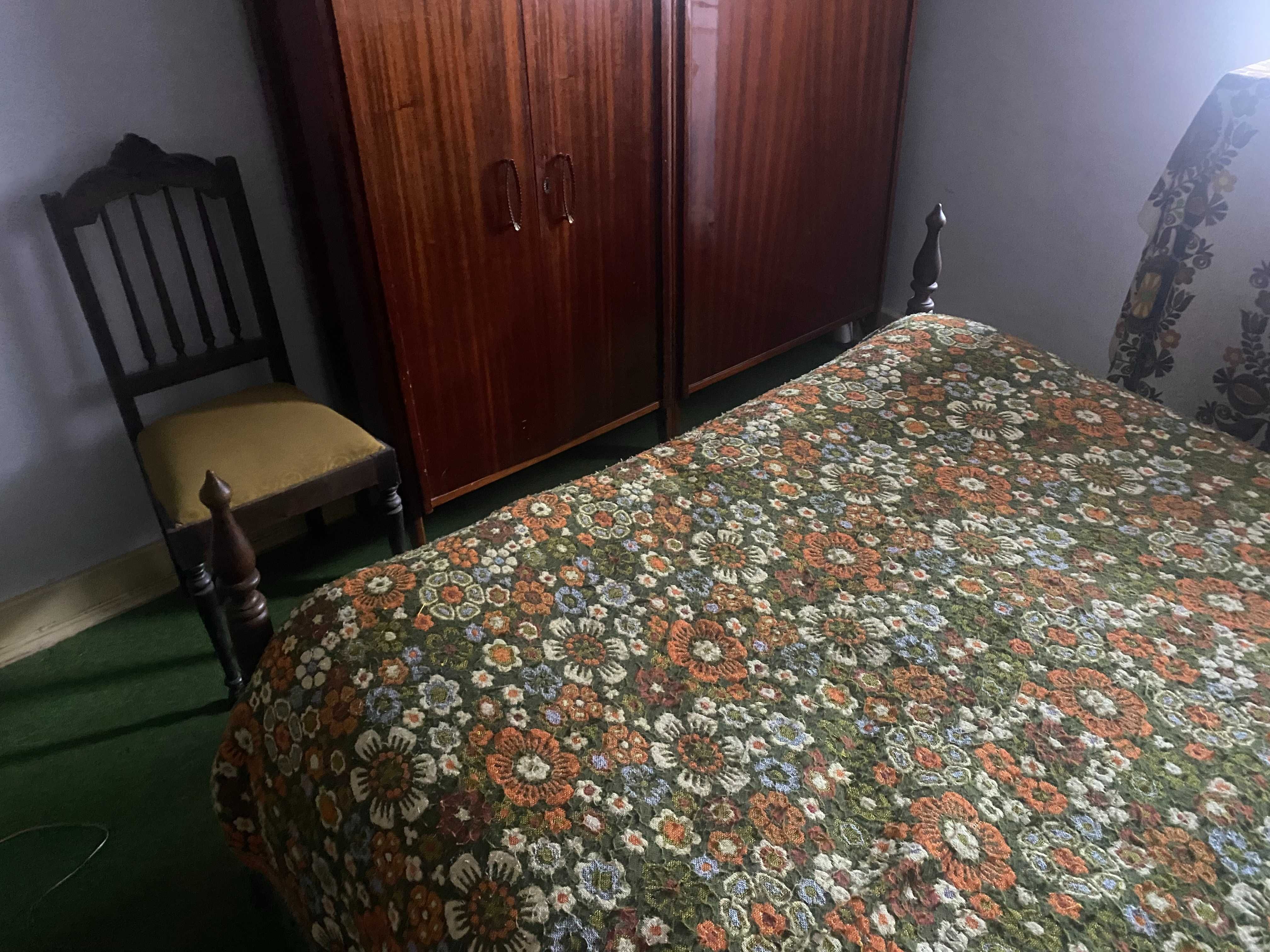 Cama de casal, com colchão