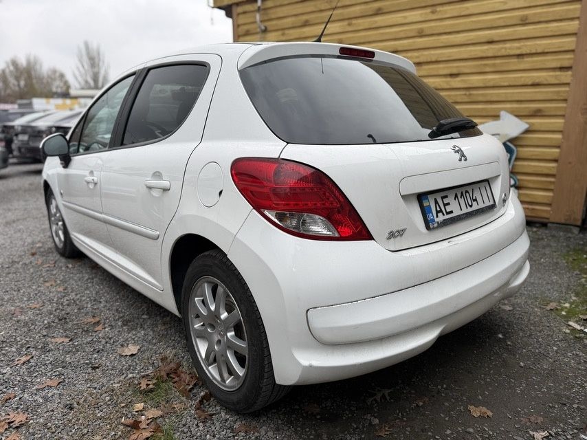 Продам Peugot 207 1.6 дизель 2010