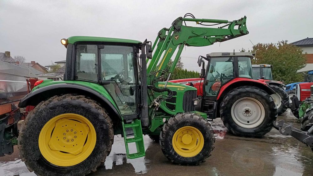 Ciągnik John Deere 6130 z ładowaczem John Deere