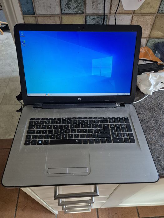 HP Notebook - 17- y013na AMD A8-7410 8GB