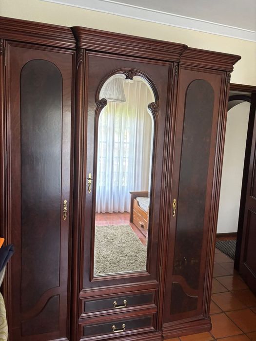 Vendo este roupeiro muito bonito bom estado