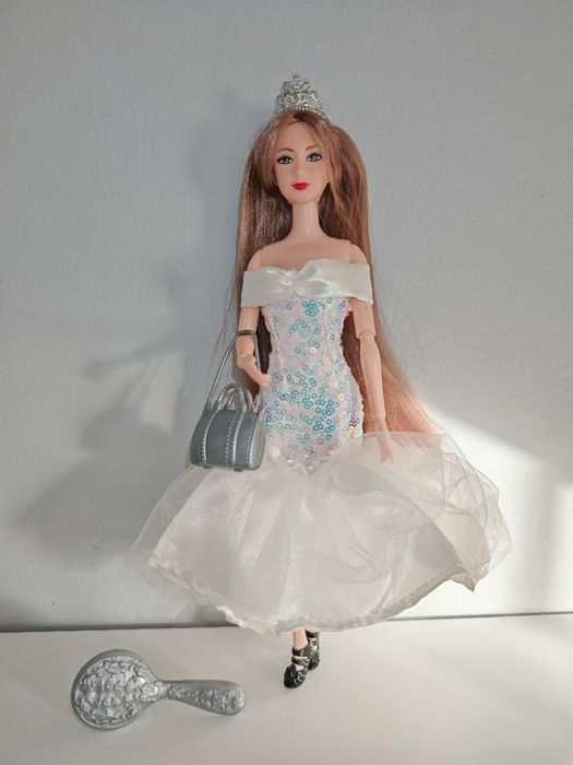 Lalka typu barbie w sukni ślubnej Maksik Atinil
