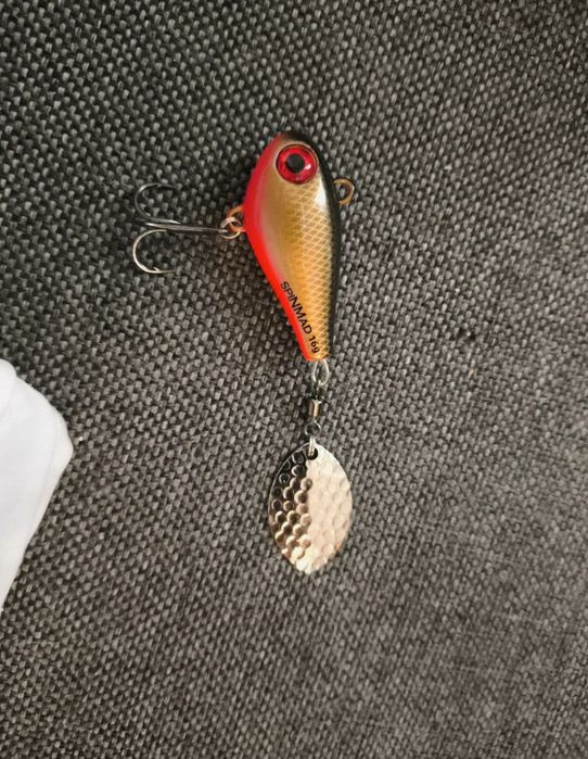 Wirujący ogonek - SpinMad Jigmaster 16 g