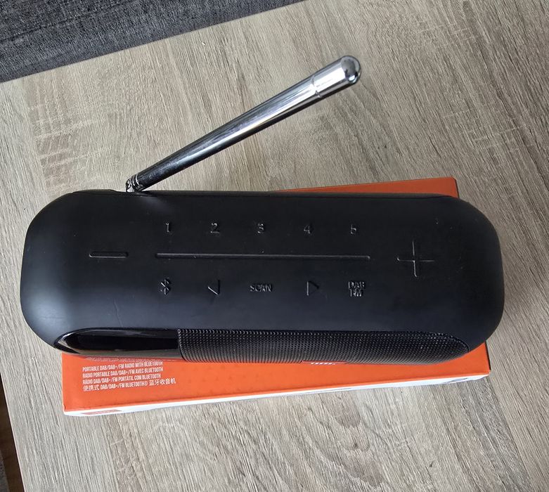 Głośnik z radiem JBL Tuner 2 cały komplet