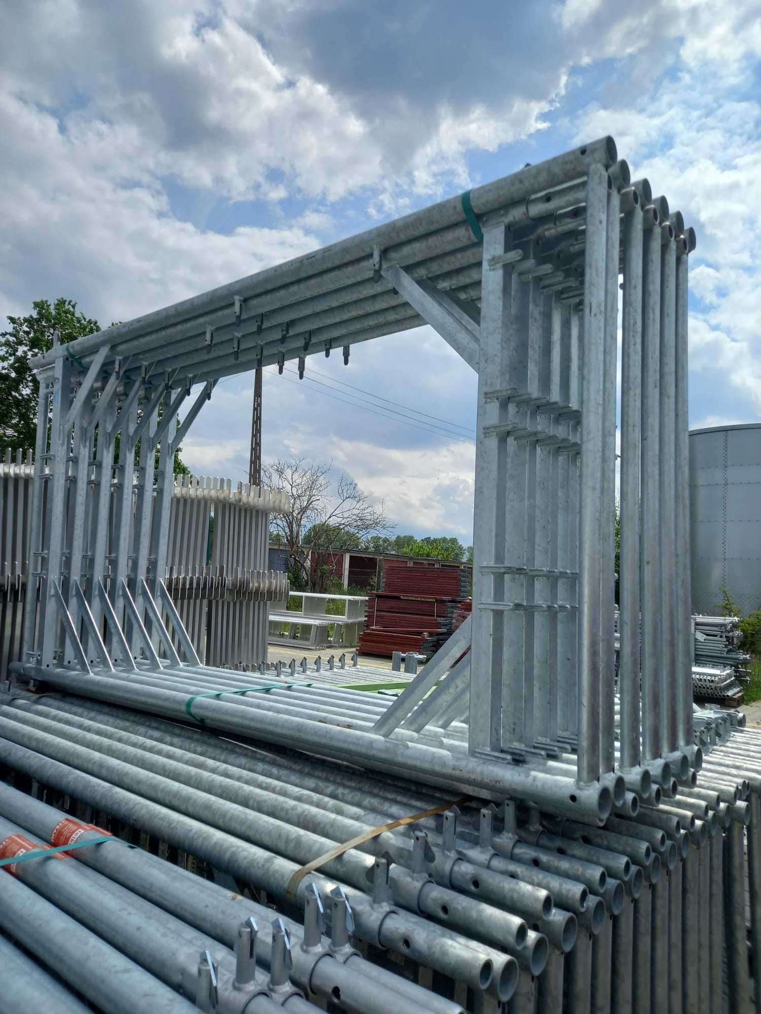 Stalowe rusztowanie budowlane elewacja system Plettac, podest 3m, 95m2