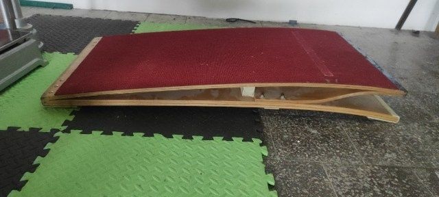 Skrzynia gimnastyczna regulowana wraz z odskocznią