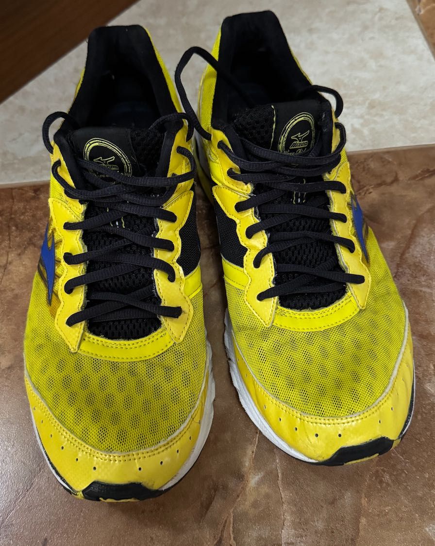 Кроссовки Mizuno беговые летние в сетку. Размер 43.