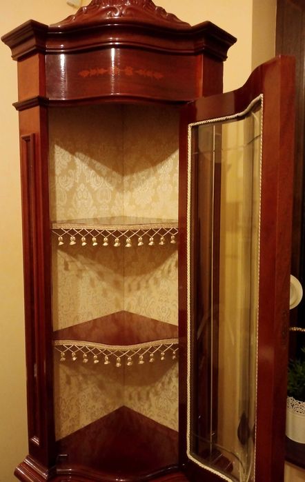 WITRYNA NAROŻNA w stylu włoskim.