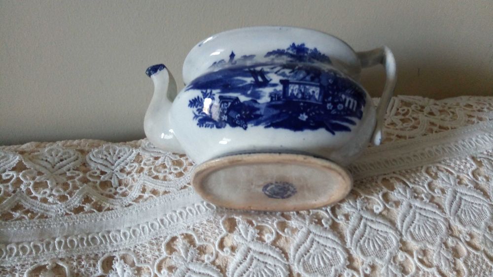 Excelente Bule da Real Fábrica de Sacavém, Sec. XIX 1860