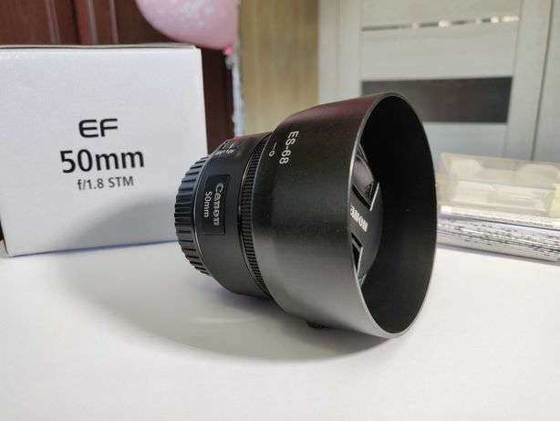 Комплект Объектив Canon EF 50mm f/1.8 STM UV светофильтр 49мм и Бленда