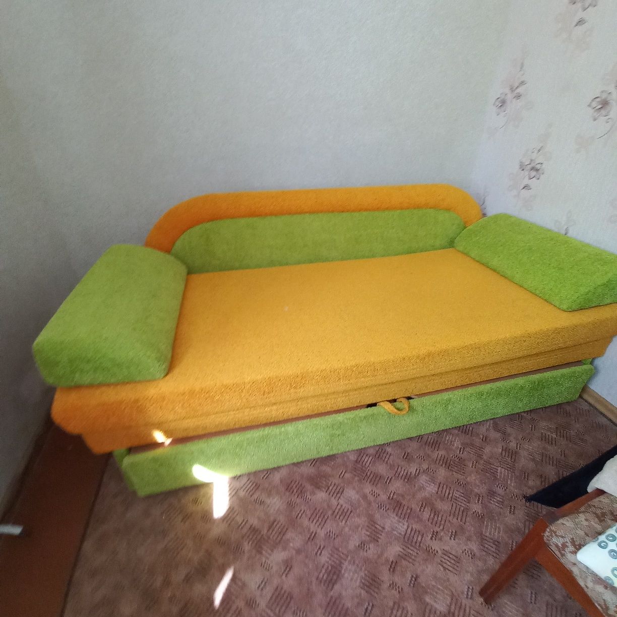 Продам диван в доброму стані