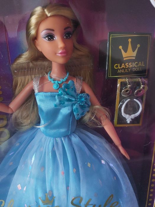 Нова лялька для дівчинки