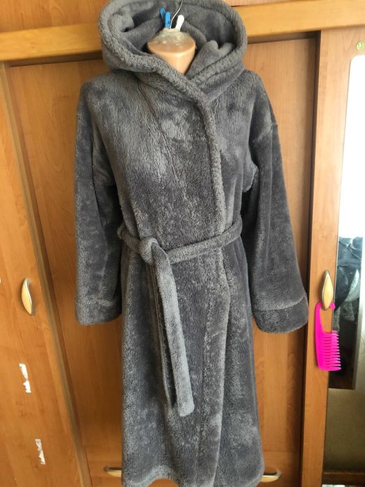 Халат мягусенький. размер S-M .  в ідеал