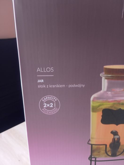 Słoiki z kranem na stojaku