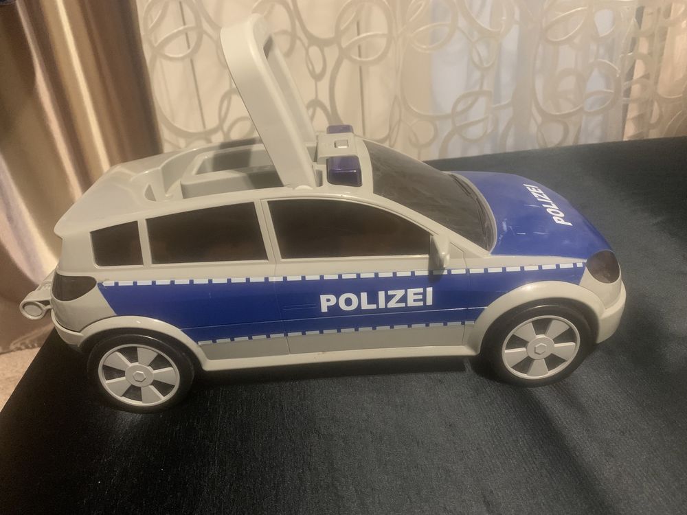 Полицейская машина-гараж