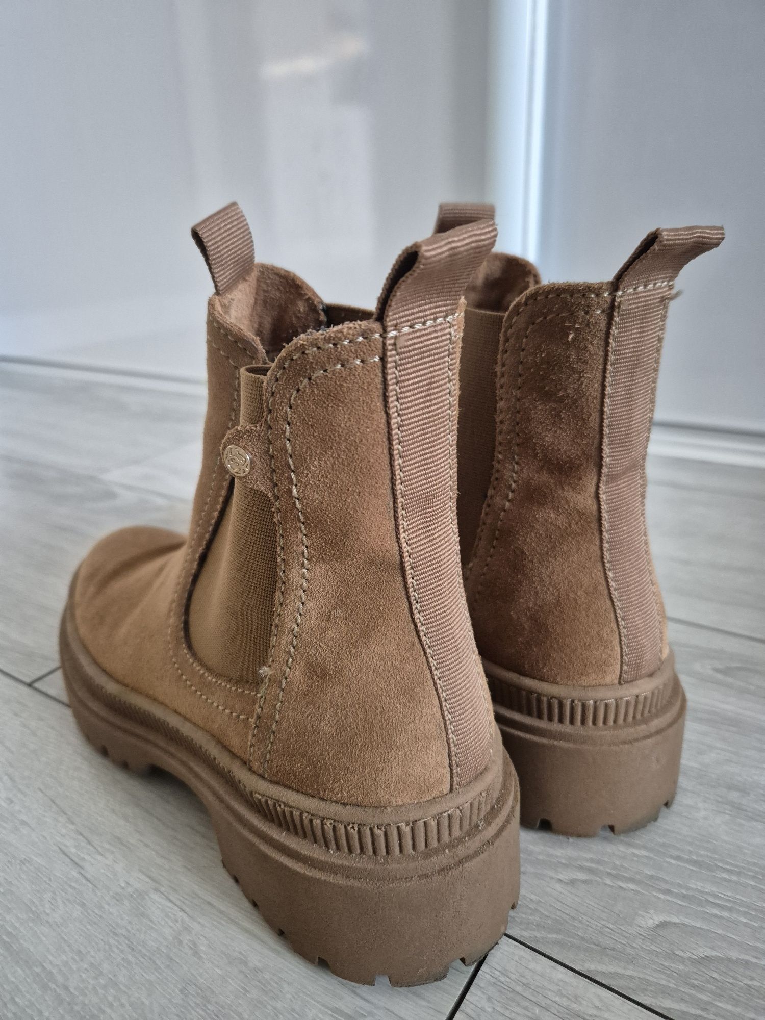 Botki damskie marki Lasocki w kolorze camel rozmiar 39 skórzane!