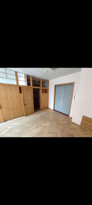 «Два офіси в одному: 70 м², метро 2 хвилини пішки!