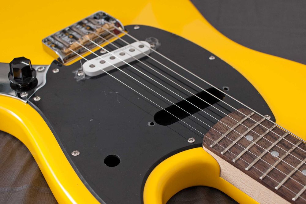 Squier FSR Mustang + Upgrades + Seymour Duncan Custom Flat Strat SSL-6