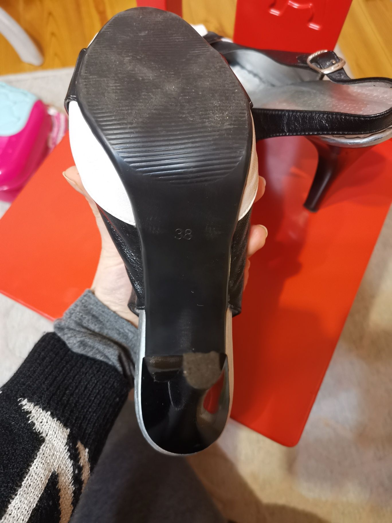 Buty obcas, bez pięty