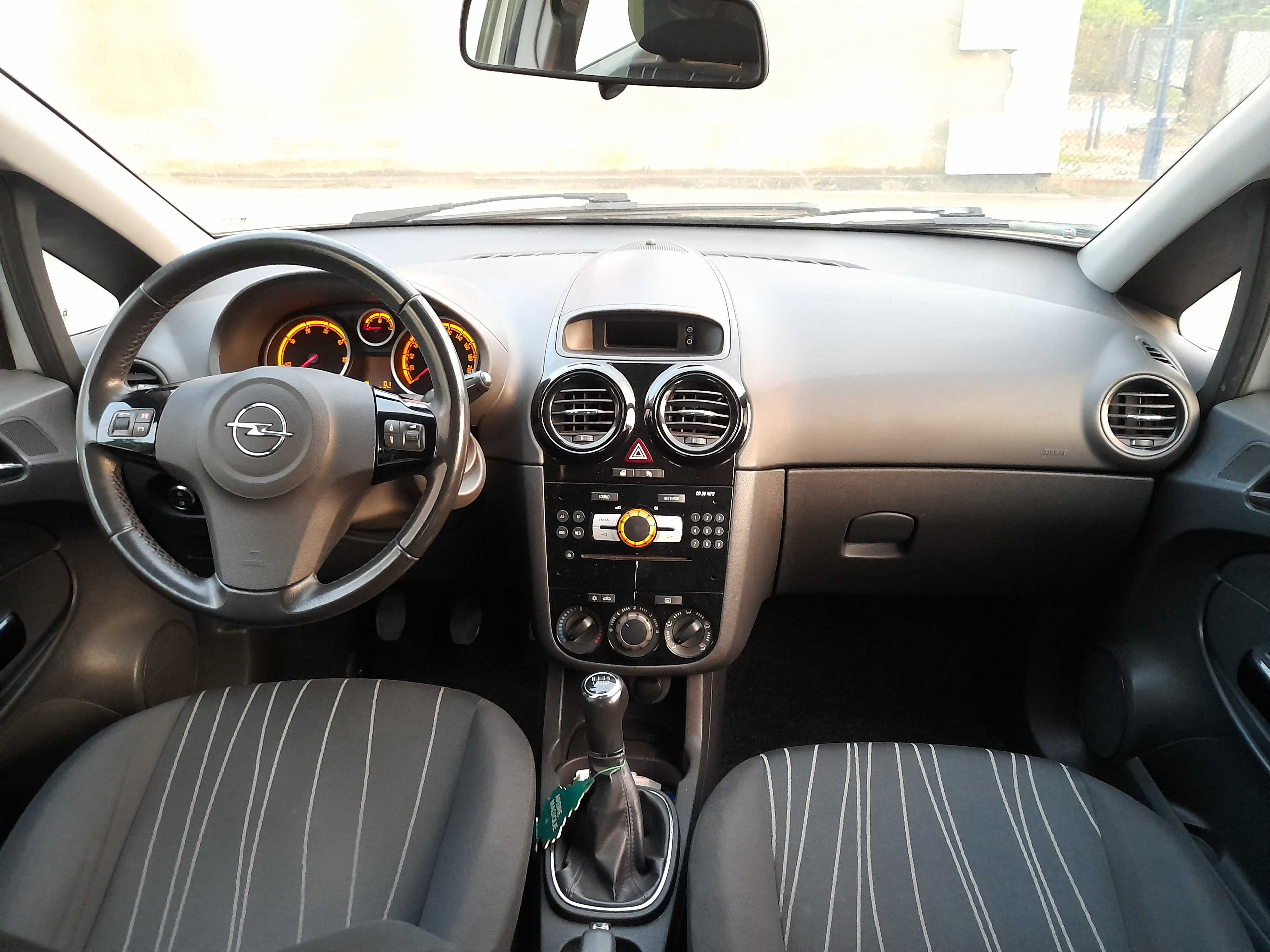 Opel Corsa D 1.3 cdti 2010r zarejestrowana 75KM ważne opłaty 192000km