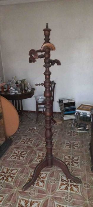 Cabide de madeira