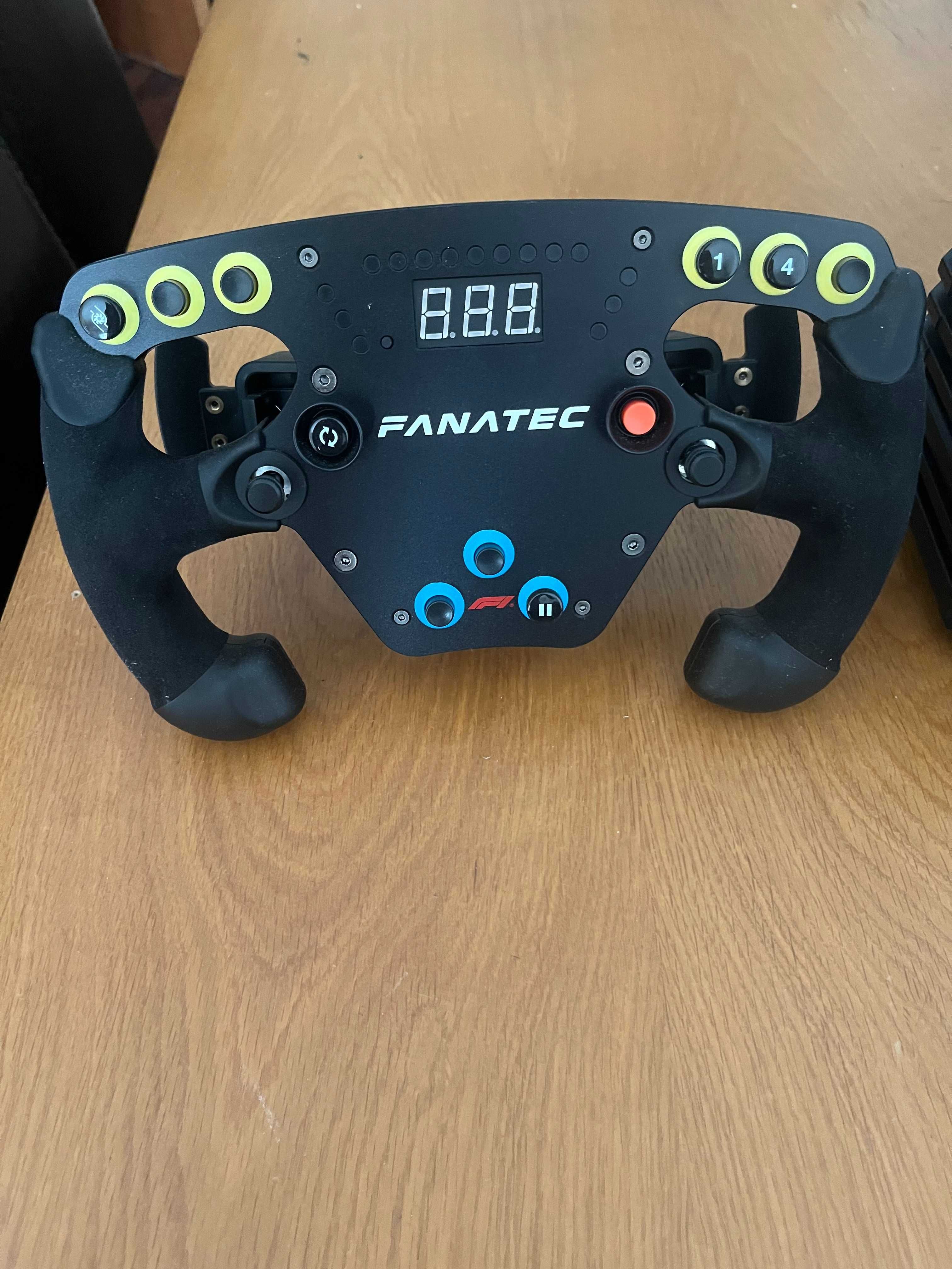 Conjunto Fanatec , volante f1 , base 5 nM e pedais como novo