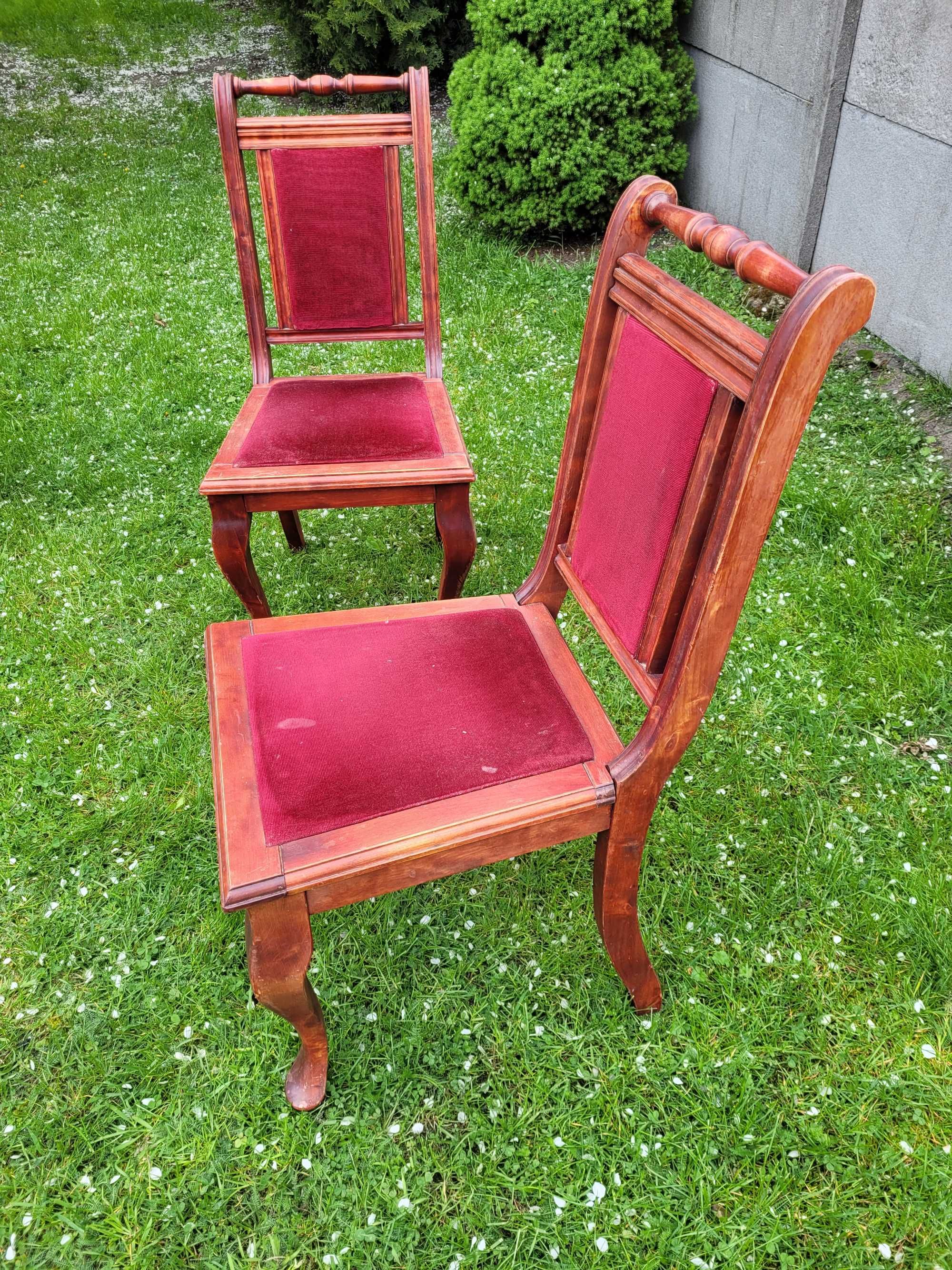 Stylowe drewniane krzesła