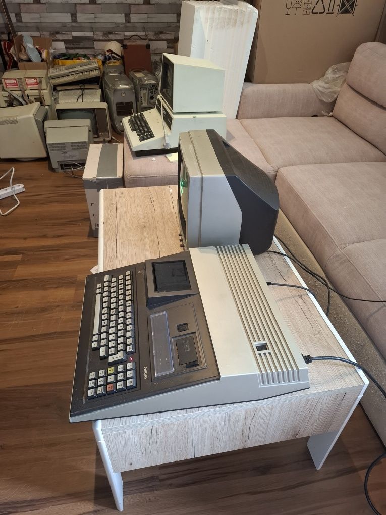 Komputer retro Philips P2000T z monitorem – kolekcjonerski rarytas 80s