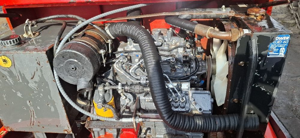 Minikoparka 2800kg 3lyzki transport