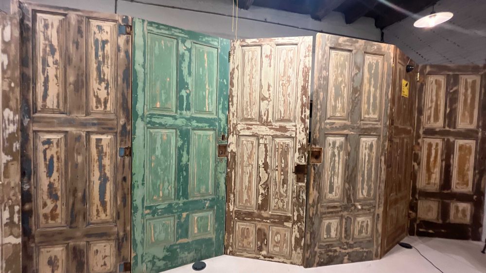 Biombo exclusivo em portas vintage decapadas