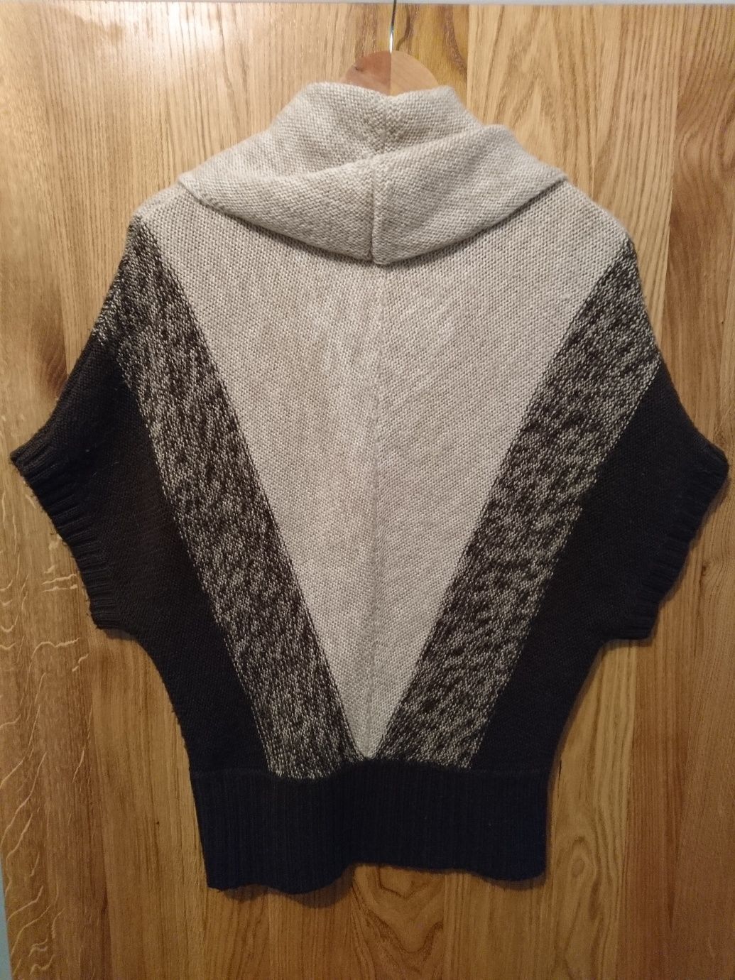 Beżowo-brązowy sweter z krótkim rękawem nietoperz Orsay XS 34