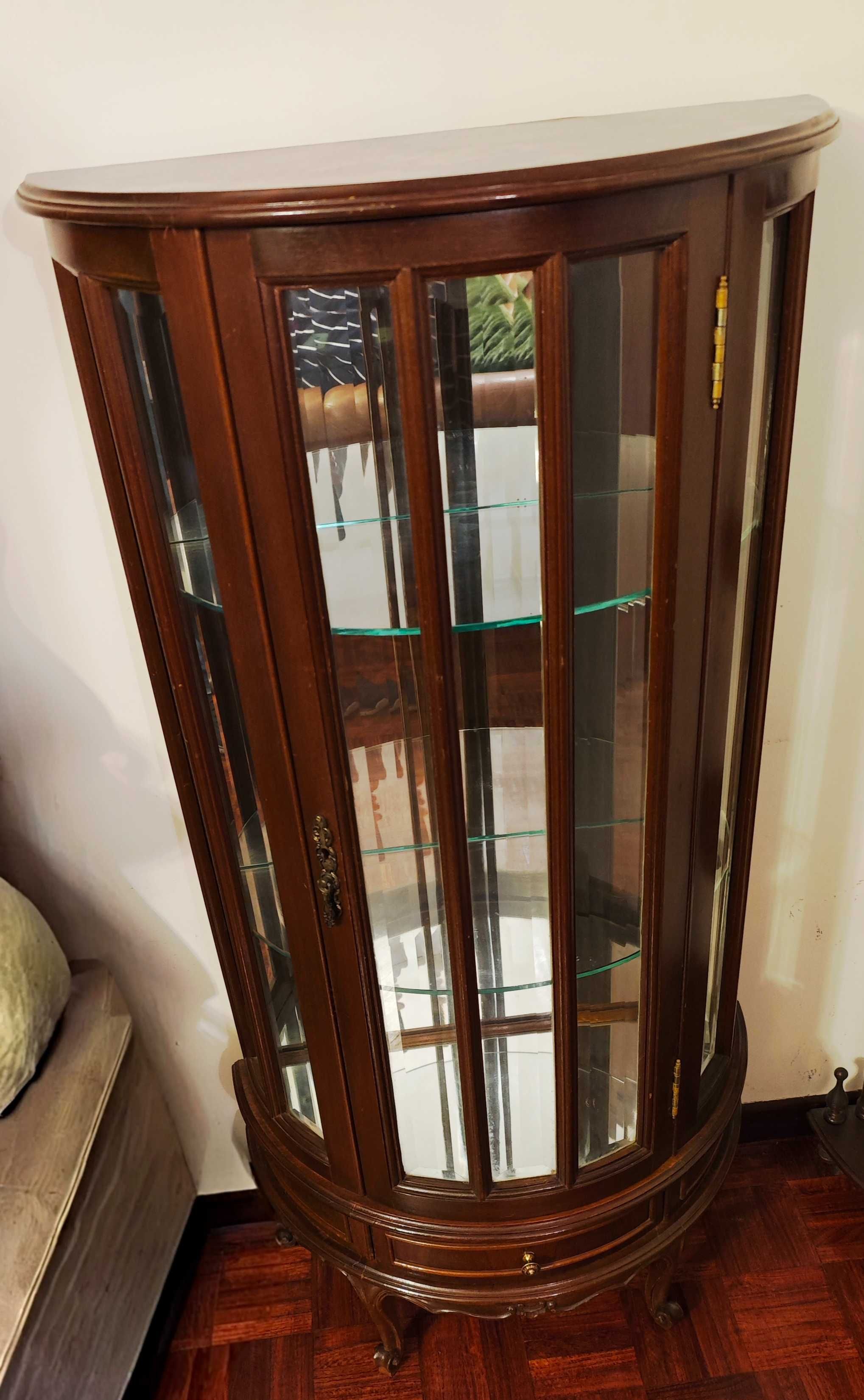 Vitrine Clássica com Gaveta