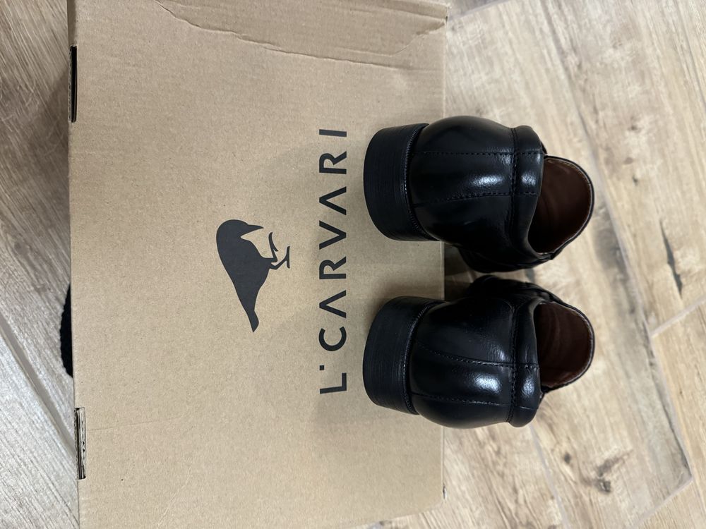 Продам новые ботинки l’Carvari. Идут на р.42