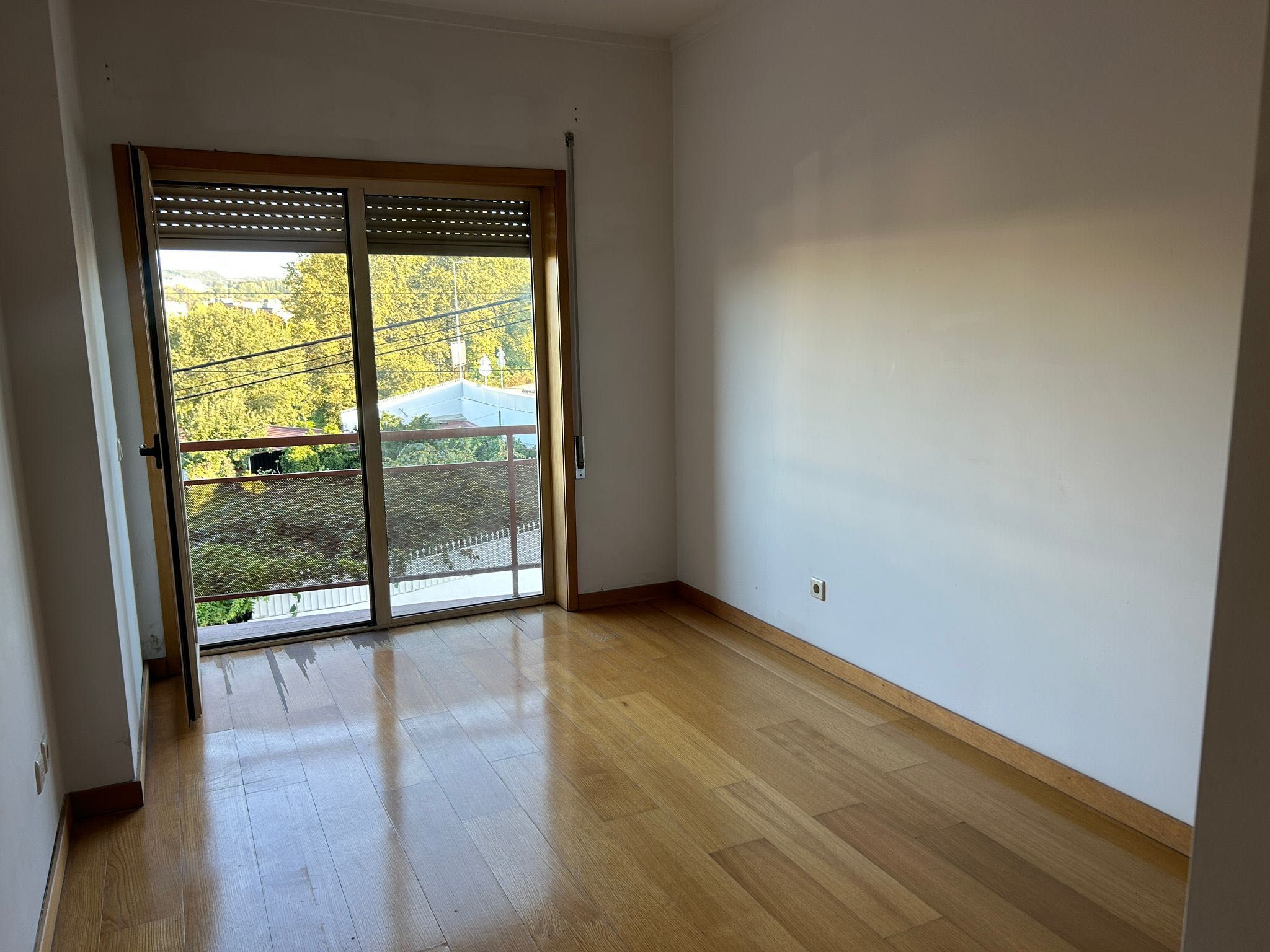 Apartamento T3 c/ garagem centro da cidade de Paredes