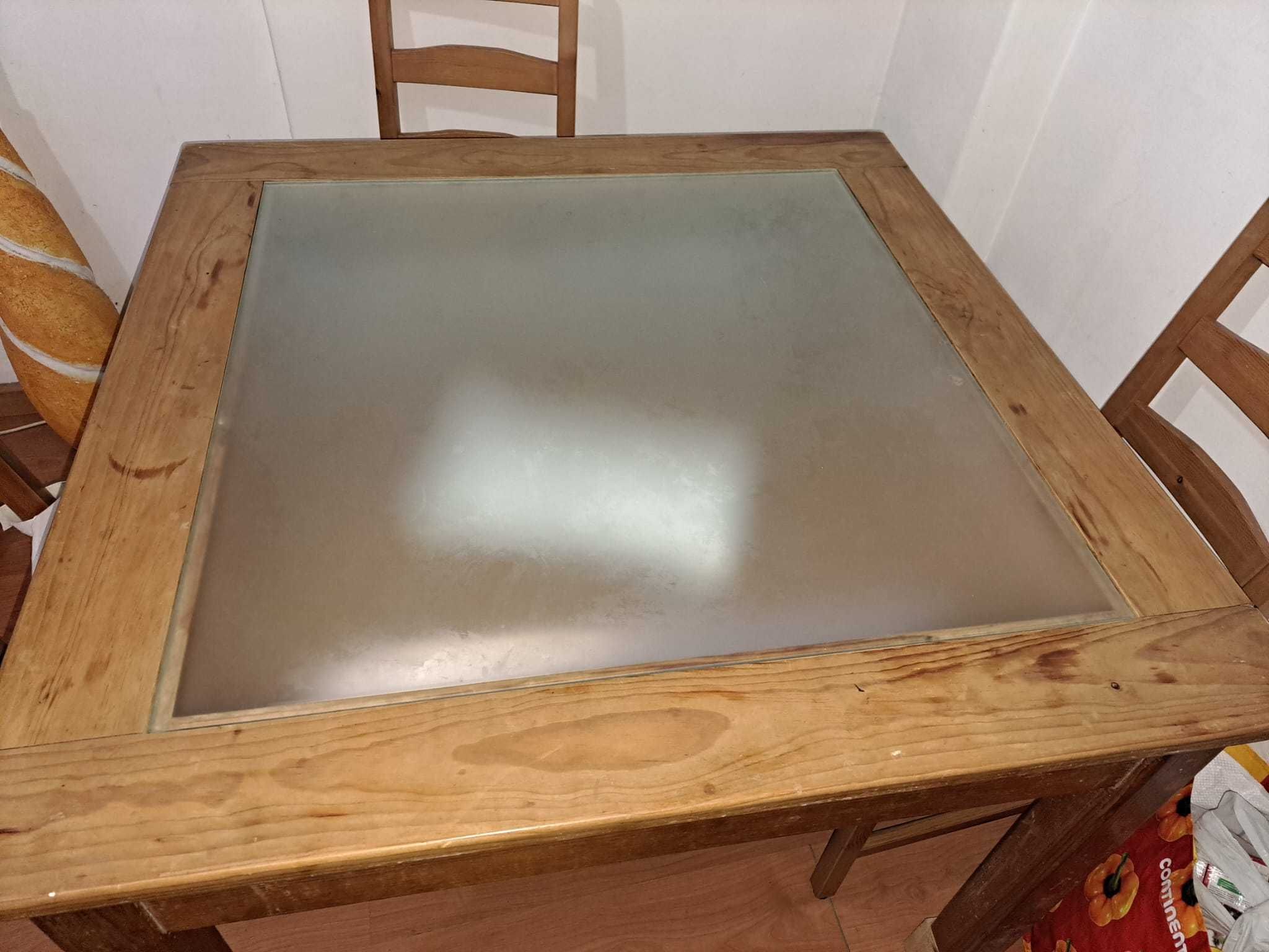 BAIXA DE PREÇO!!MESA DE SALA MADEIRA COM VIDRO QUADRADA 40€ NEGOCIAVEL