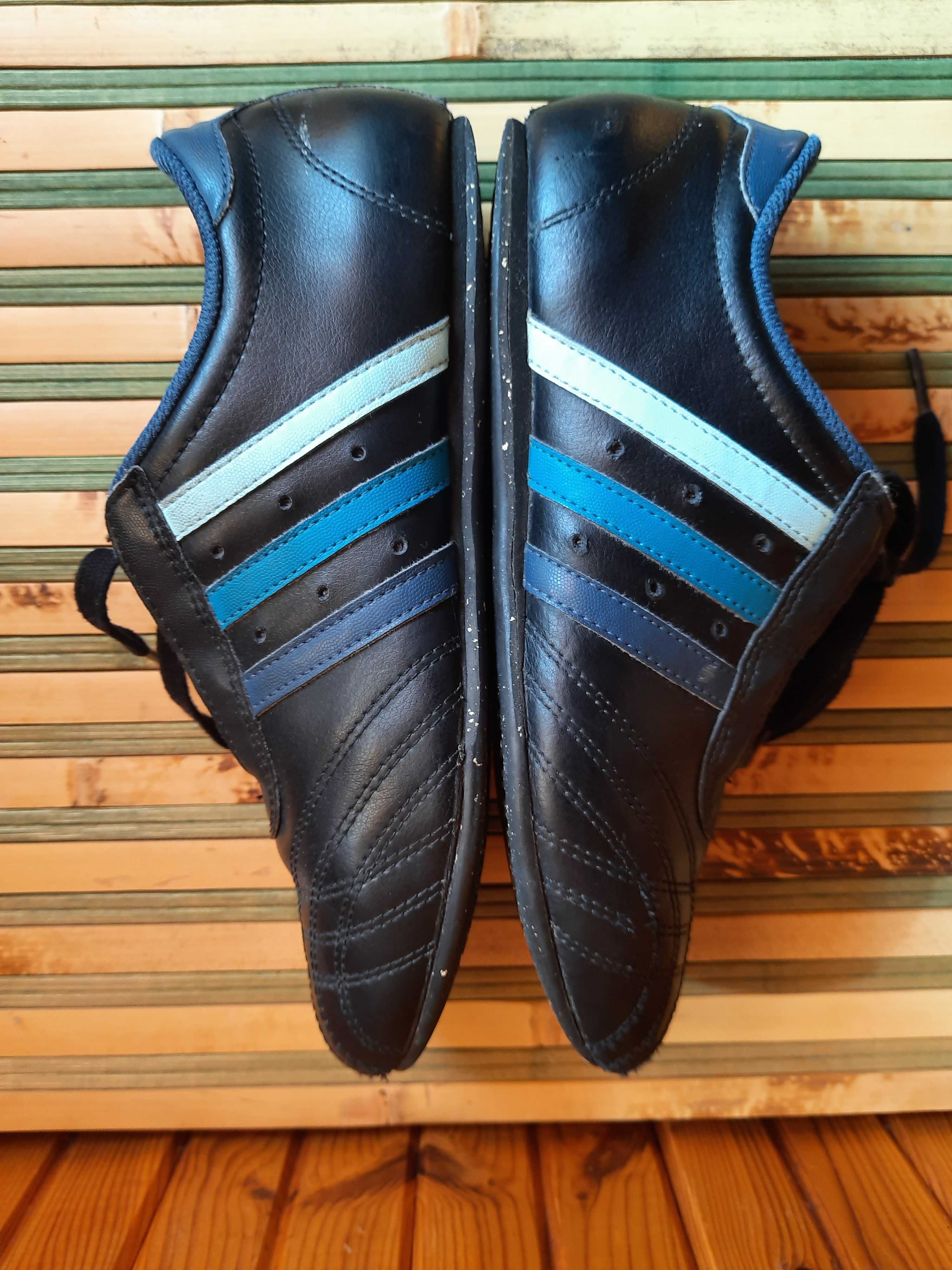 Кросівки adidas 39р. На ніжку 24-24,5 см.