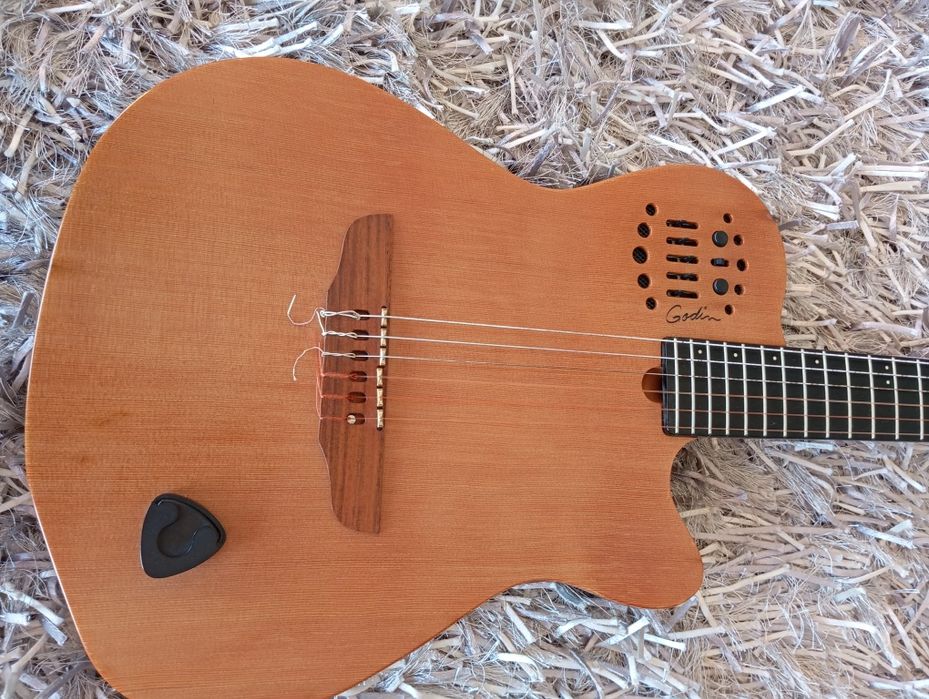 Guitarra Godin Multiac ACS SA - USA/Canadá