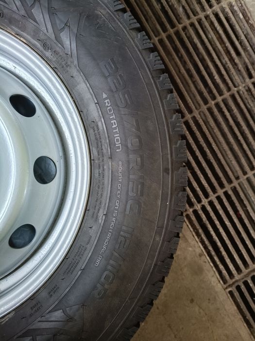 Koła zimowe Nokian 225/70r15c