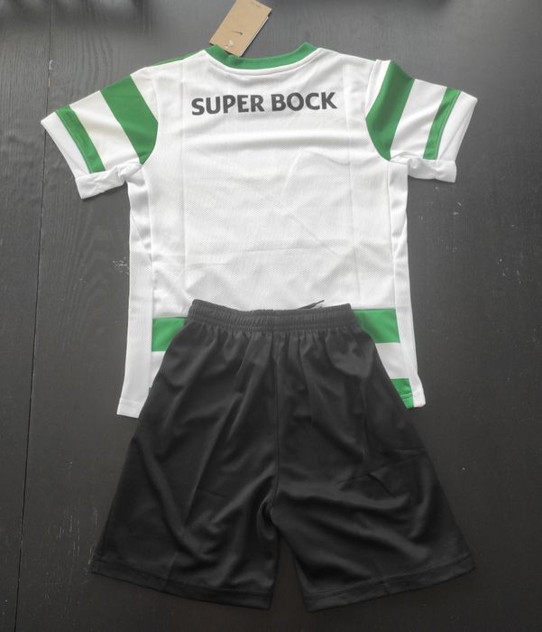 Equipamento de criança do Sporting